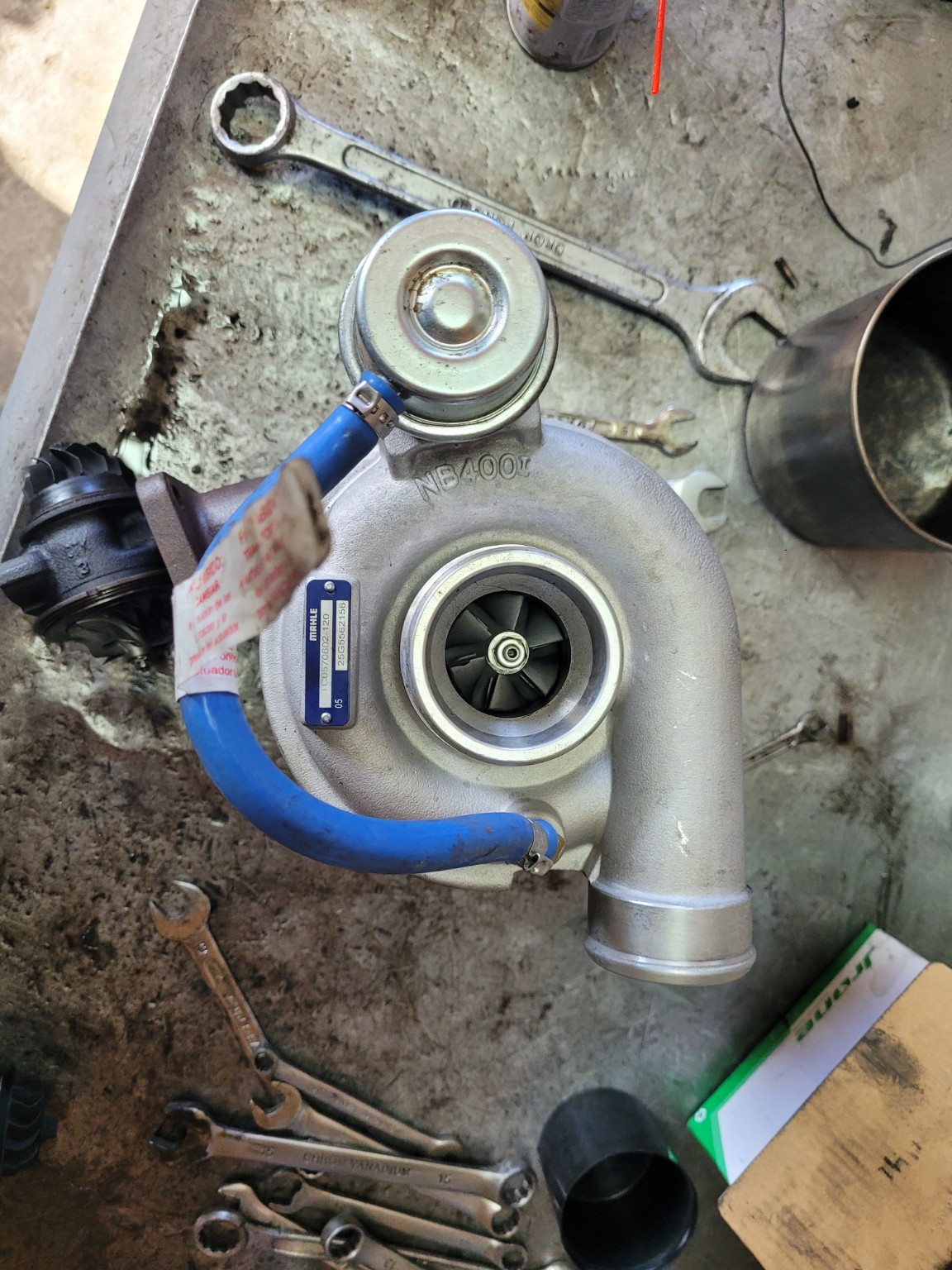 Turbo en proceso de revisión y reparación